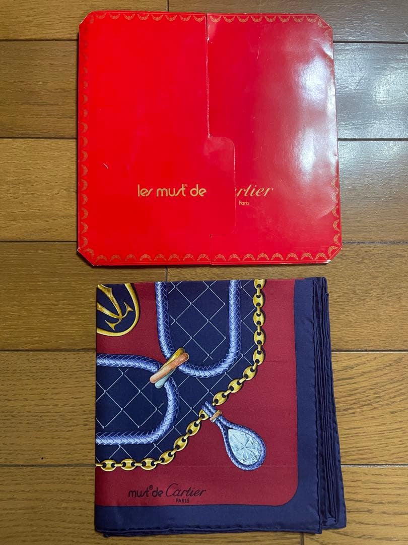 Cartier スカーフ チェーンデザイン
