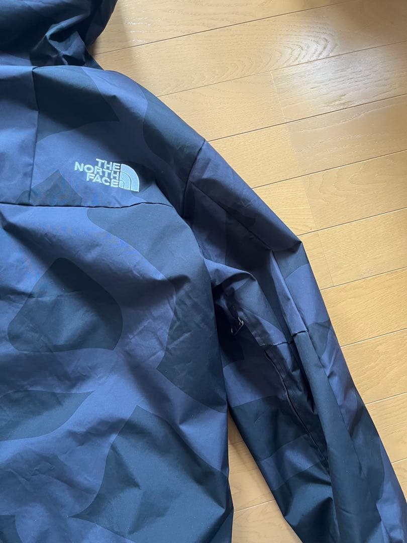 the north face kaws マウンテンジャケット