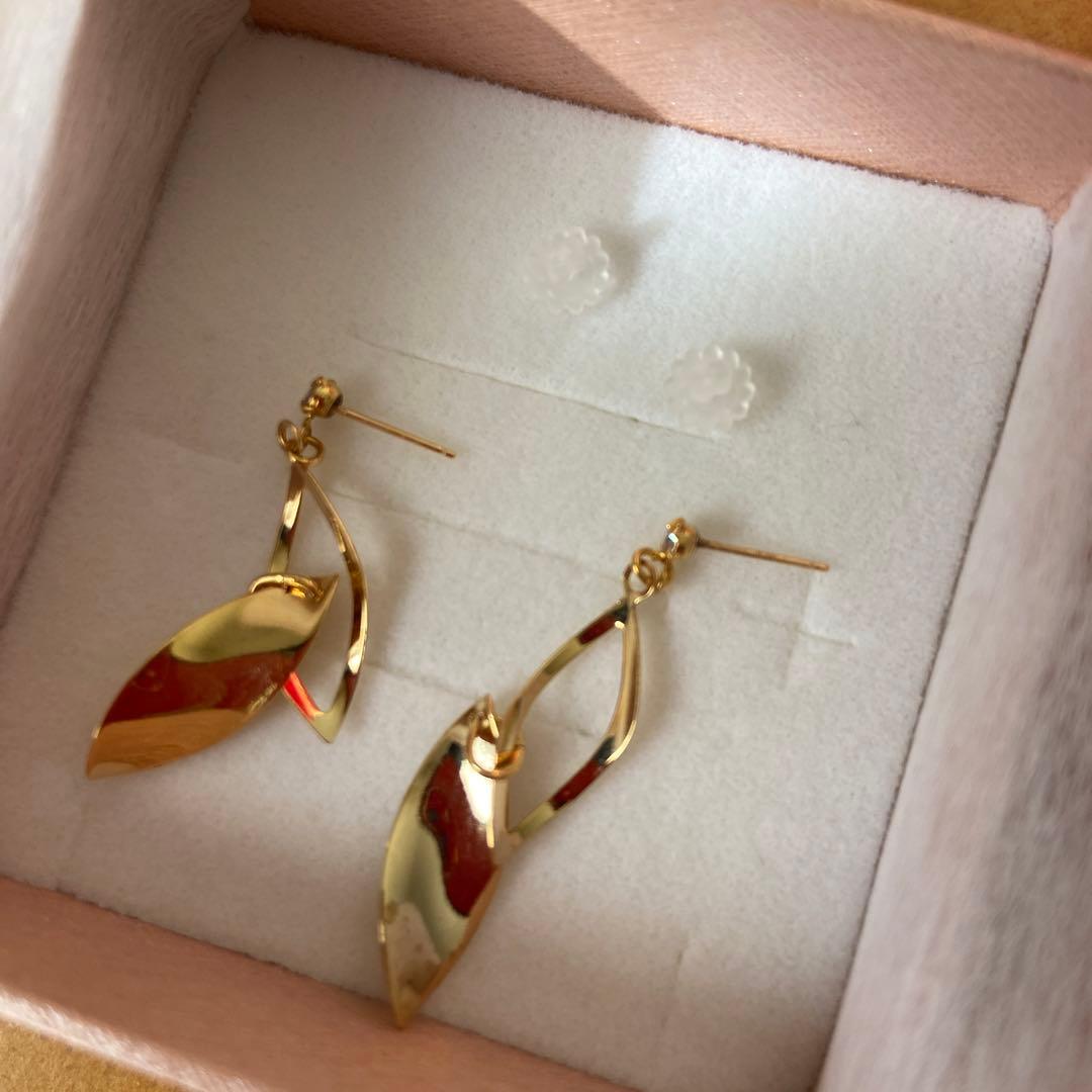 新品未使用箱付　ピアス　ゴールド18k チェーン　揺れる