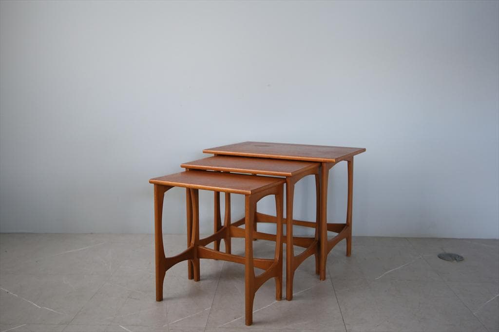 英国アンティーク木製ネストテーブル3台/収納式机/飾り棚/花台(92-85)