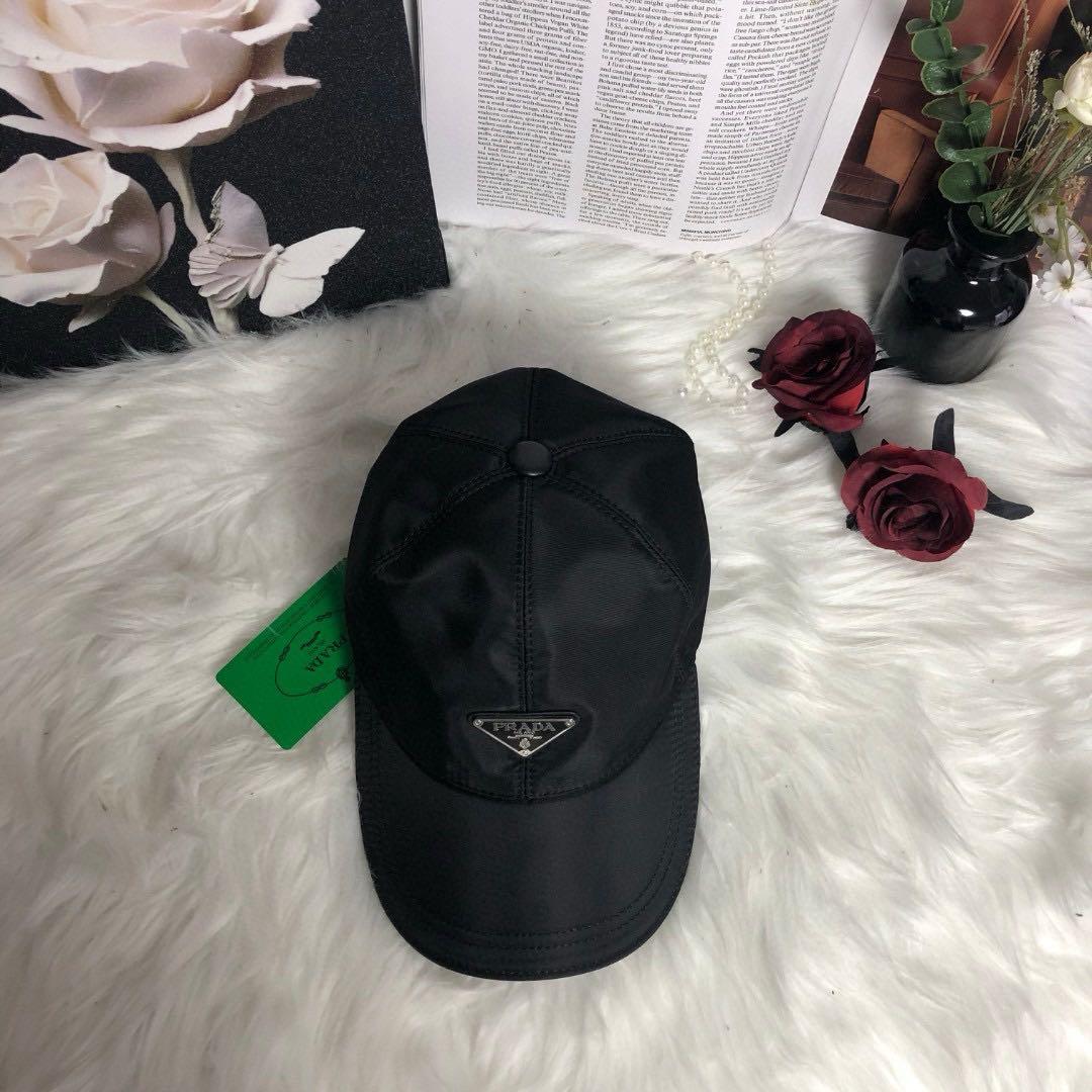 PRADA ロゴ ナイロンキャップ ブラック ユニセックス
