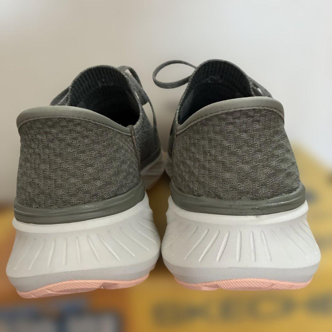 スケッチャーズ／スリップインズ24.5cf