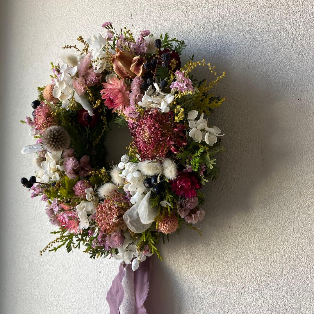 感謝価格！オーレアミモザの蕾とピンクのお花のリース　ひな祭り　春　紫陽花