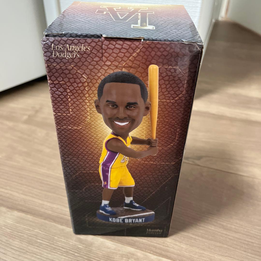 【非売品】8/8 球場配布品 コービー・ブライアント ドジャースボブルヘッド