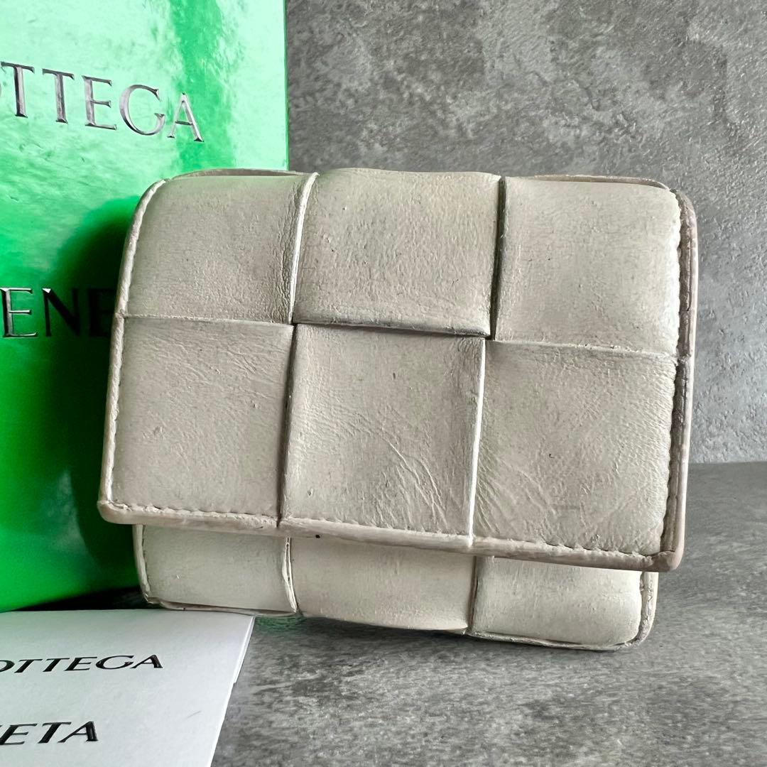 ⭐️ボッテガヴェネタ⭐️カセット 二つ折り財布 イントレチャート ホワイト