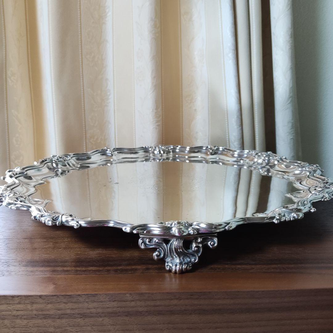 英国　シルバープレート　ギャラリートレイ　サルヴァ　3つ足　1904年