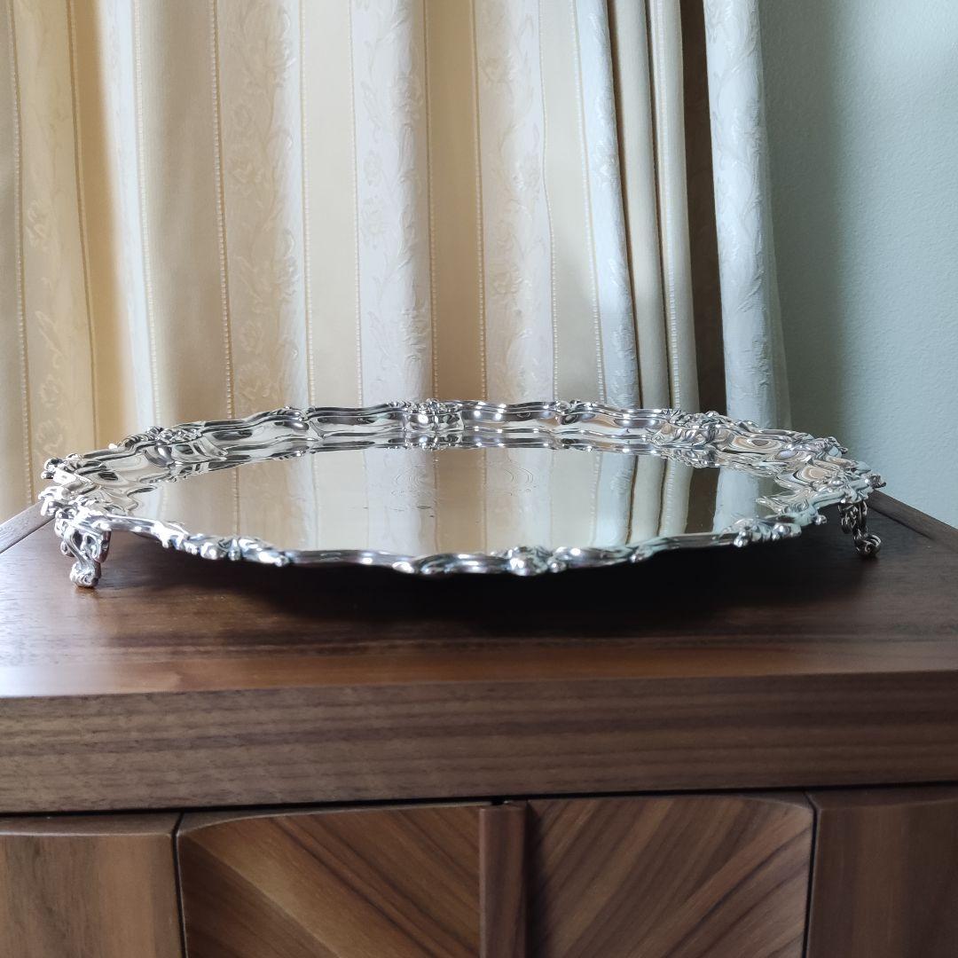 英国　シルバープレート　ギャラリートレイ　サルヴァ　3つ足　1904年