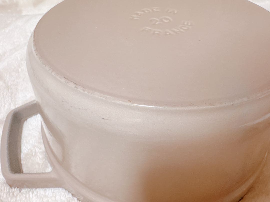 【美品】優しいリネンカラー×使い勝手抜群20cm◎ストウブココットラウンド20