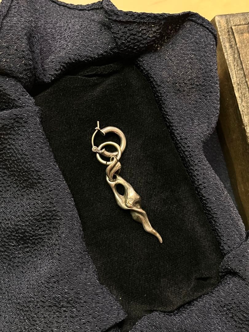 GACKT シルバーアクセ　ピアス　ダイヤ　DARTS