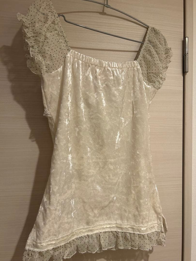 TRALALAトゥララ アイボリー ドット柄リボン付きフリル袖トップス