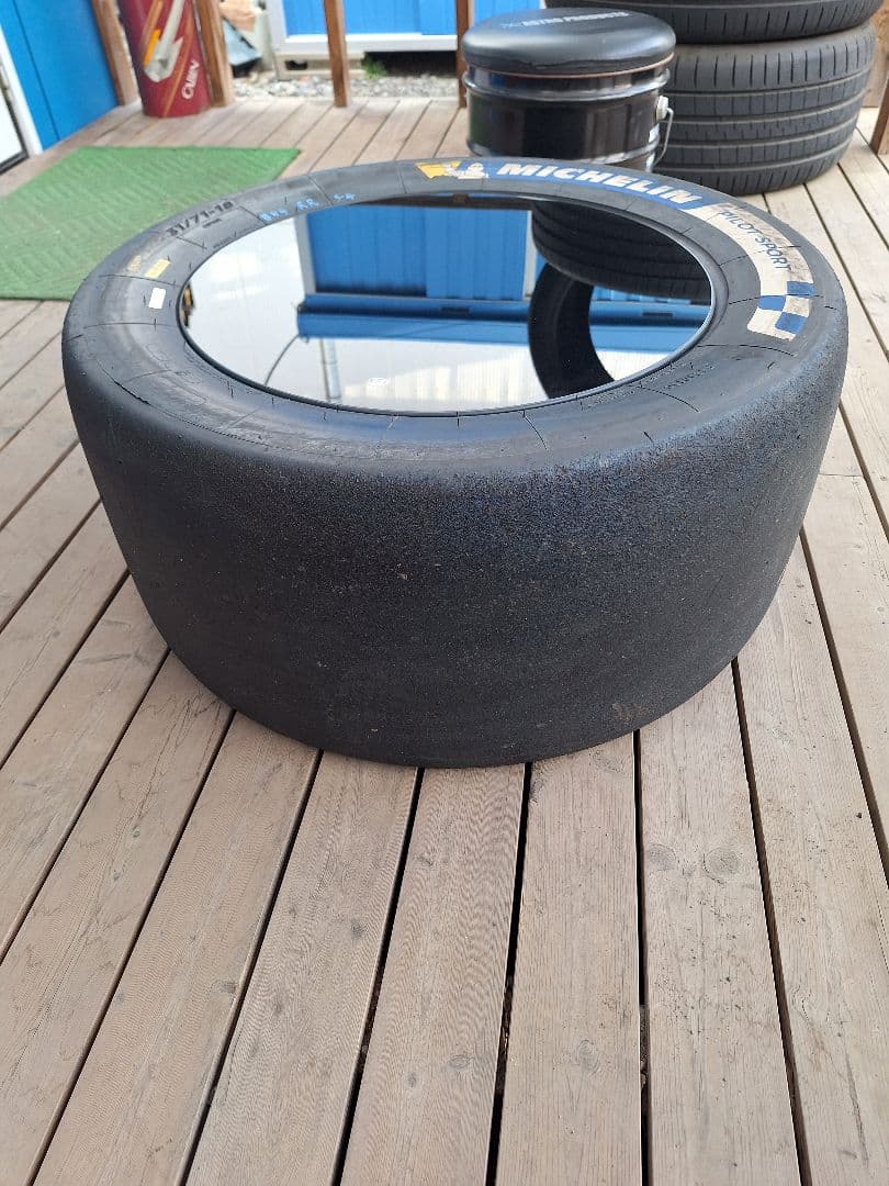 タイヤ テーブル