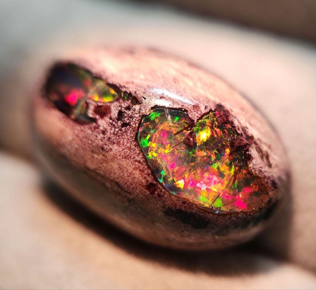 バチバチ天然 ボルダーオパール 10.392ct