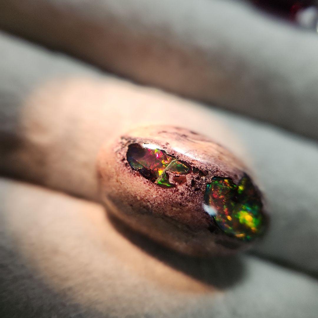 バチバチ天然 ボルダーオパール 10.392ct