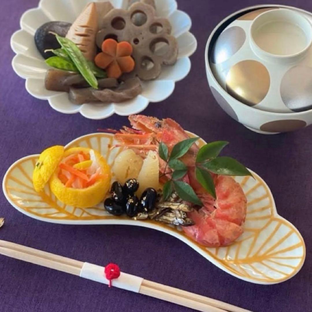 【新品】【大人気】有田焼幸楽窯　錦白金松葉形前菜皿3枚セット　縁起物