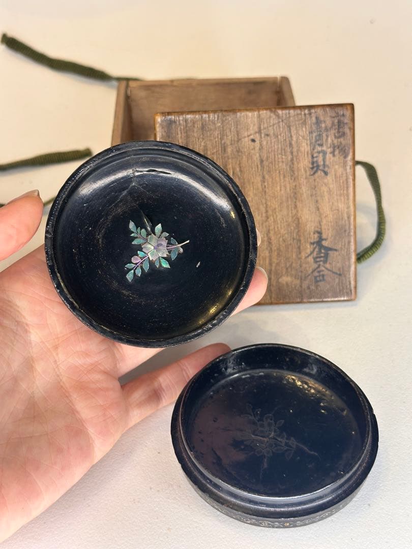 唐物 青貝香合　螺鈿嵌　傷有　漆器 時代物　共箱付
