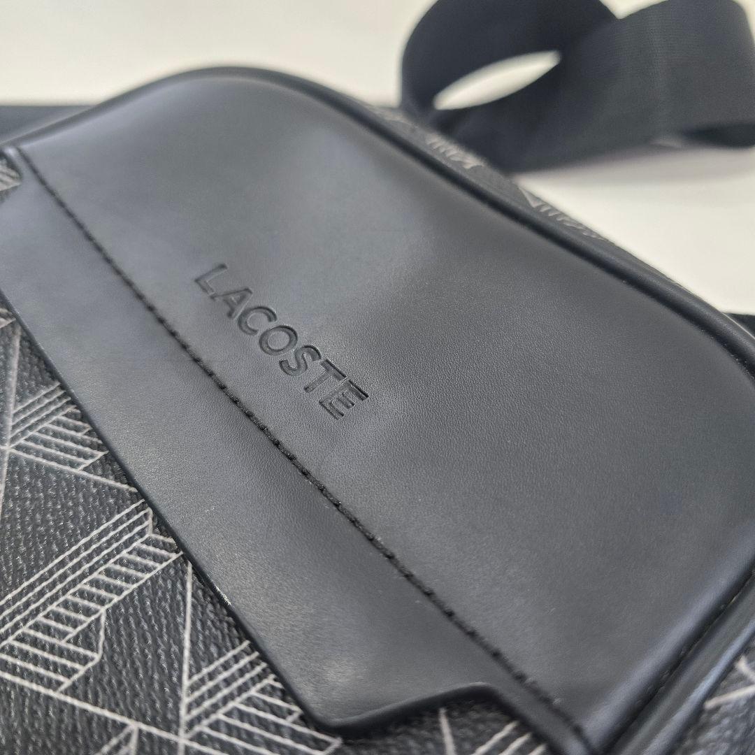 LACOSTE モノグラムバーティカル ショルダーバッグ