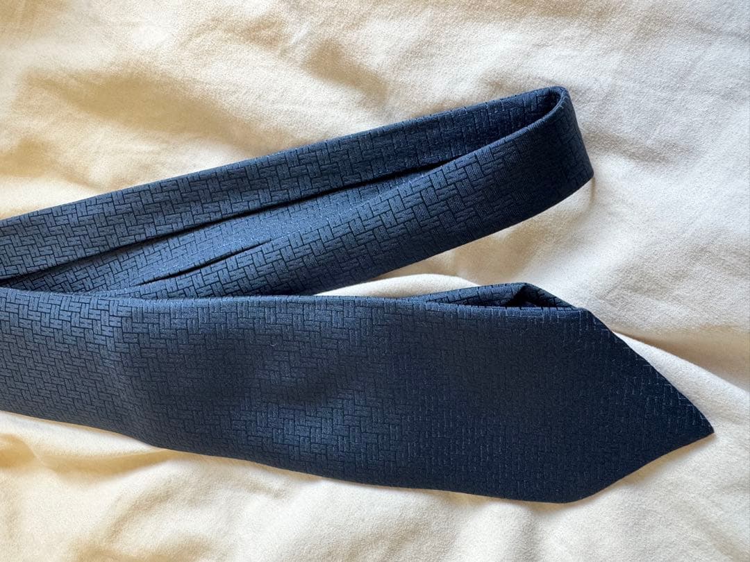 エルメス　シルク製ダークブルーのネクタイ