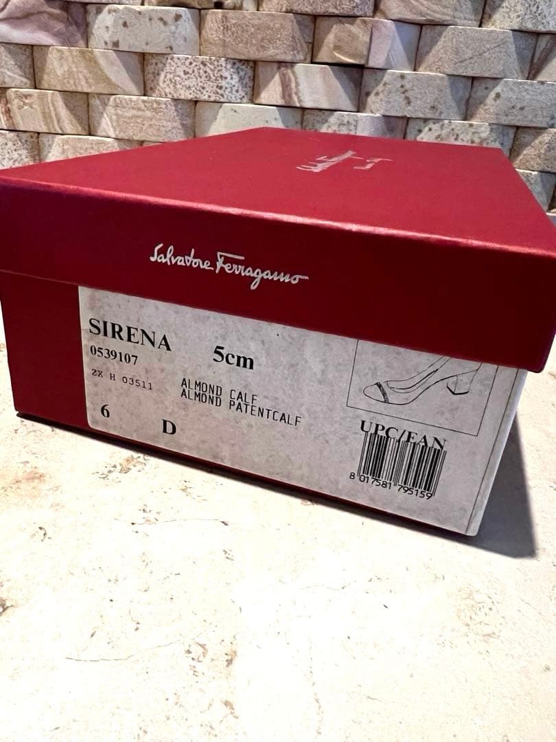 Salvatore Ferragamo カーフ、パテントパンプス