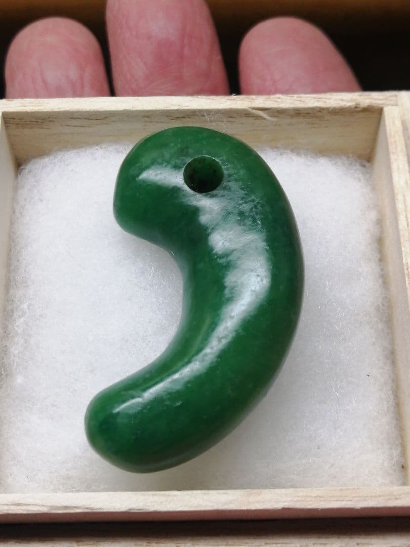 ★古墳期『糸魚川翡翠勾玉』出土品。4.8cm【超琅玕翡翠】最高峰の巨大勾玉です。