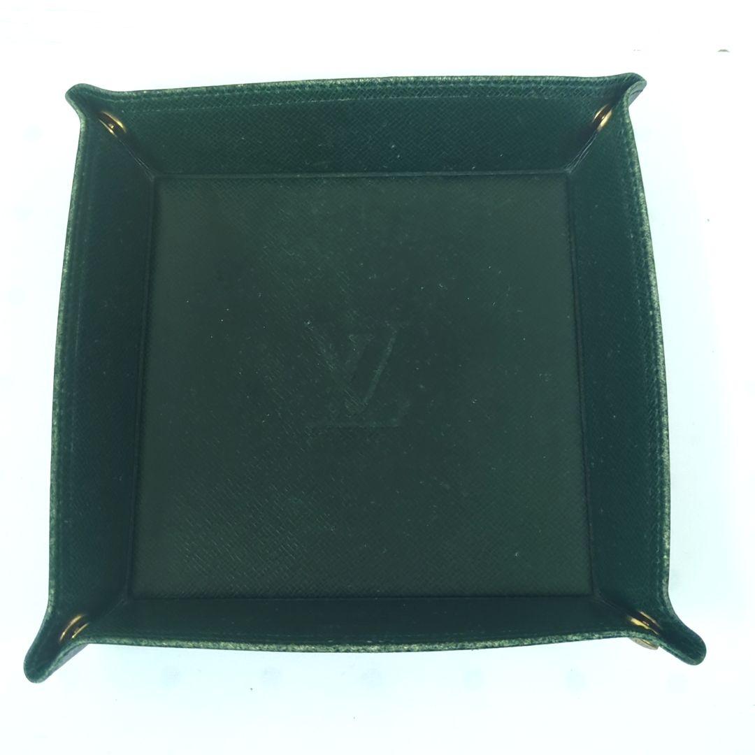 ルイ ヴィトン タイガ レザー ヴィドポッシュ アクセサリートレイ M30314