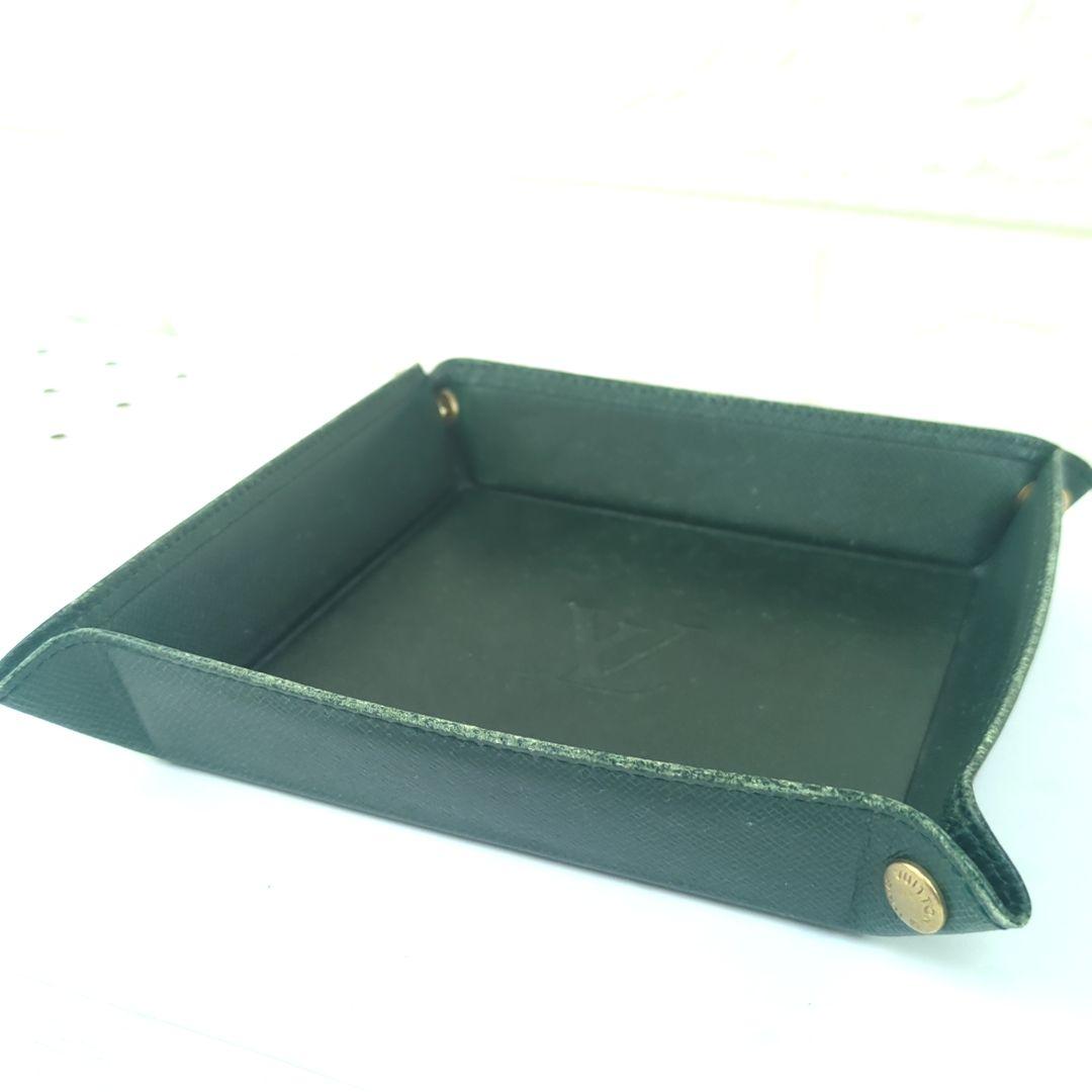 ルイ ヴィトン タイガ レザー ヴィドポッシュ アクセサリートレイ M30314
