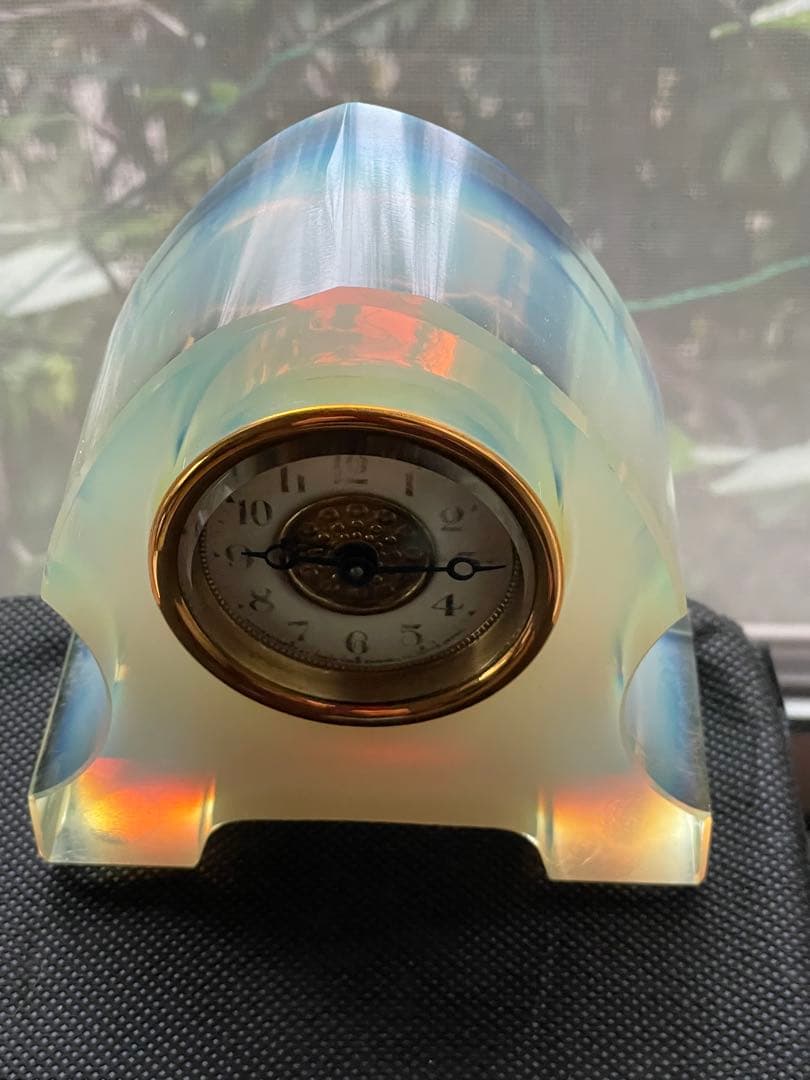 オパルセントガラス 置き時計 アンティーク　ウランガラス ジャンク扱い出品