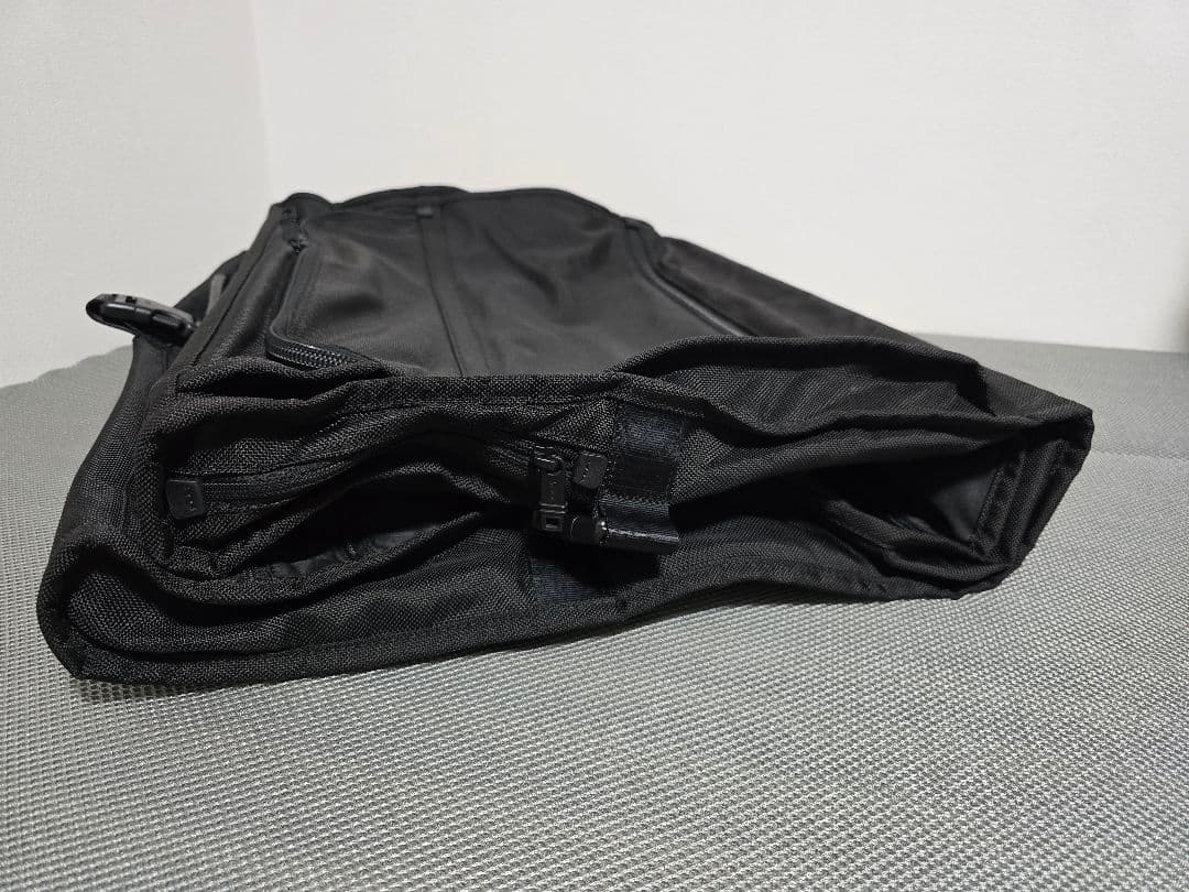 Tumi ブラックガーメントバッグ