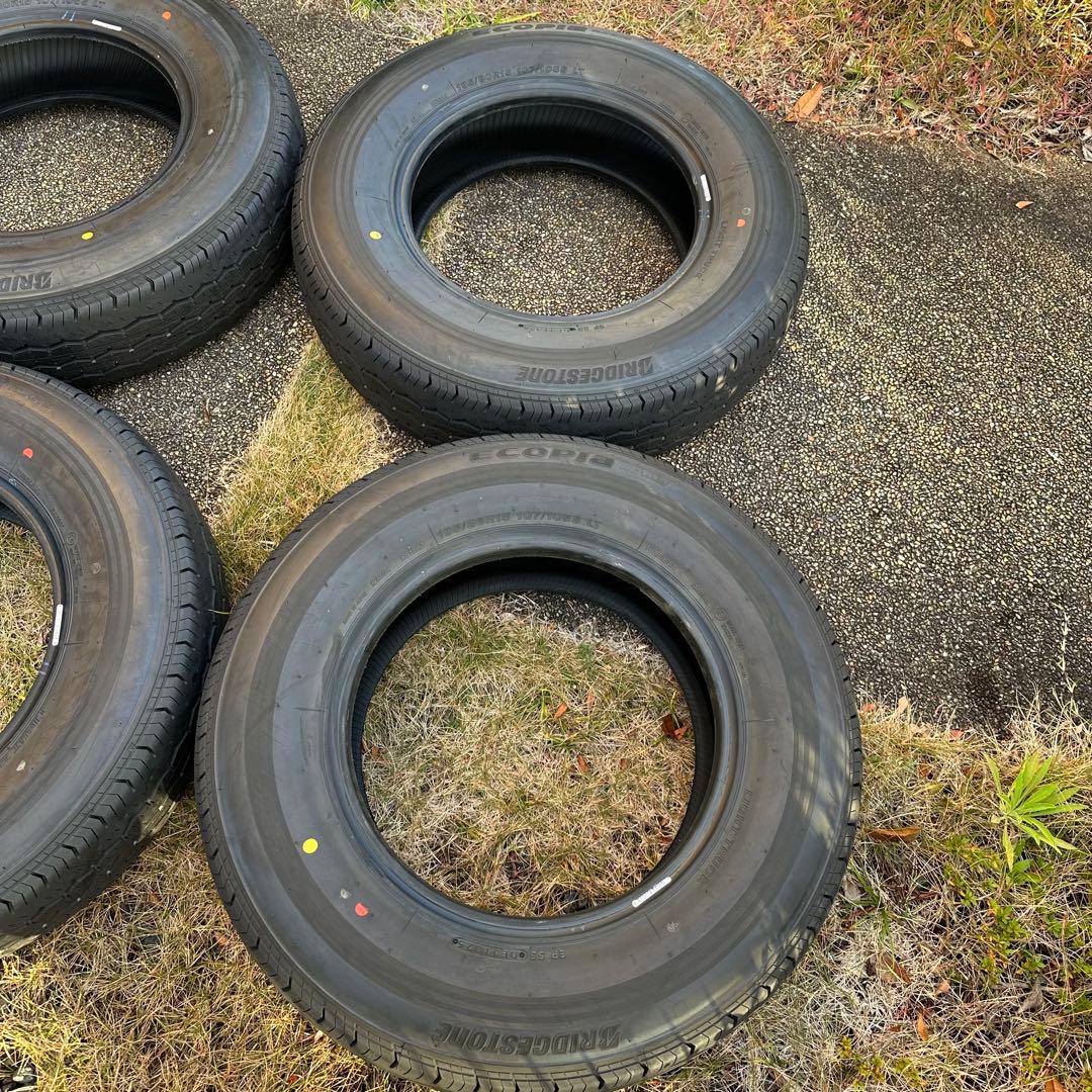 ハイエース　純正タイヤ4本セット　新車外し