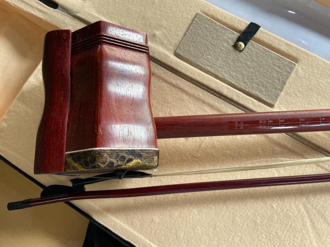 ★状態〇★ 二胡 木製 赤色 ケース 弦 チューナー 松ヤニ 付