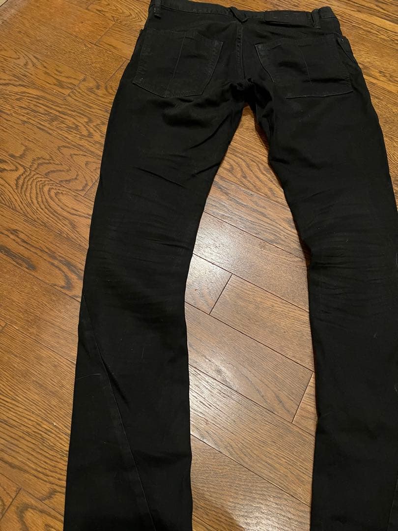 LGBの黒いパンツ