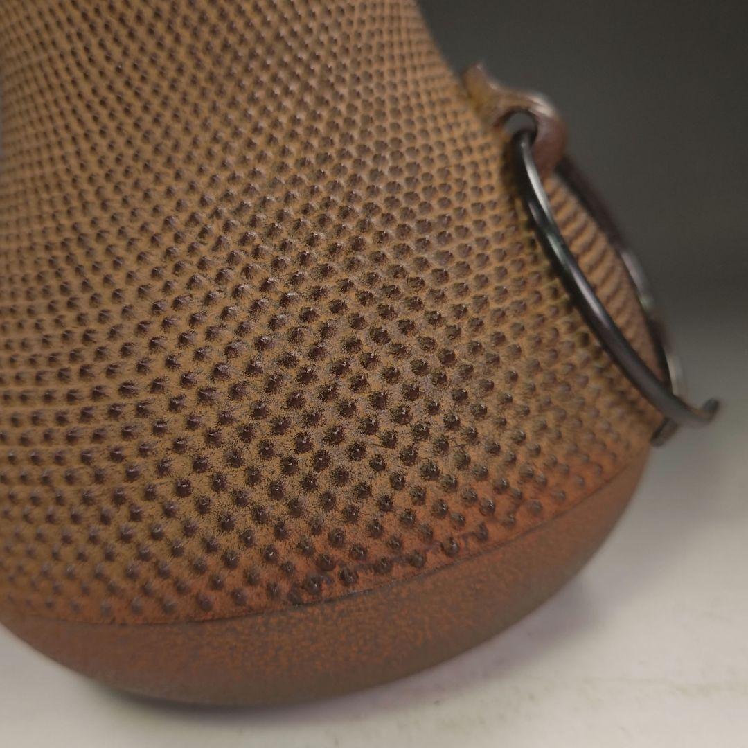 イ929 茶釜『釜師　菊地政光作』『霰文　鶴首　茄子耳　鉄釜　共箱　釜環付』茶道