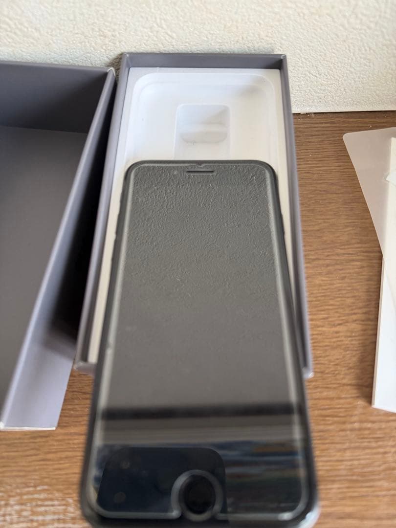 iPhone 8スペースグレー　64GB