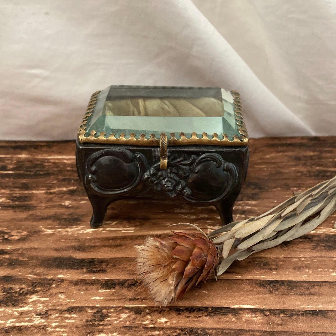 1920年代ガラス製ジュエリーケース【フランスアンティーク】