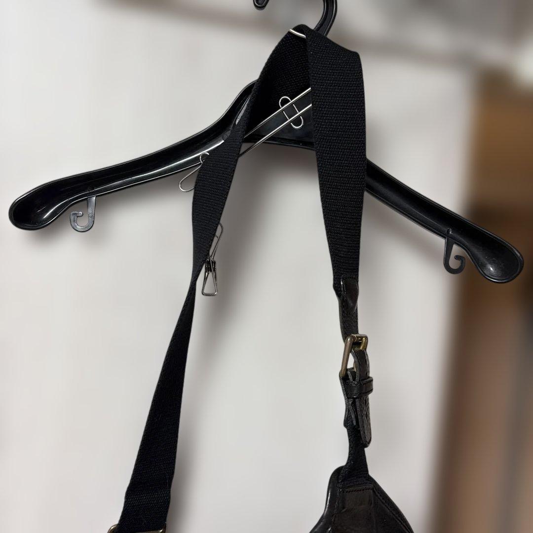 FELISIフェリージオールブラックレザーボディバッグ