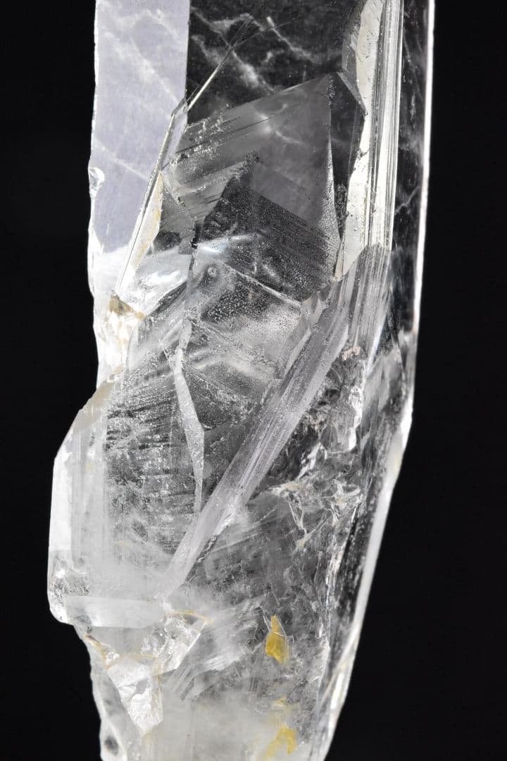 ガネーシュヒマール ラパ産 剥離痕だらけのクリアポイント