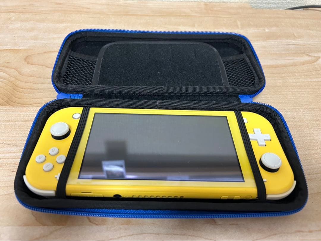 Nintendo Switchライトイエロー【箱無し】SDカード付き