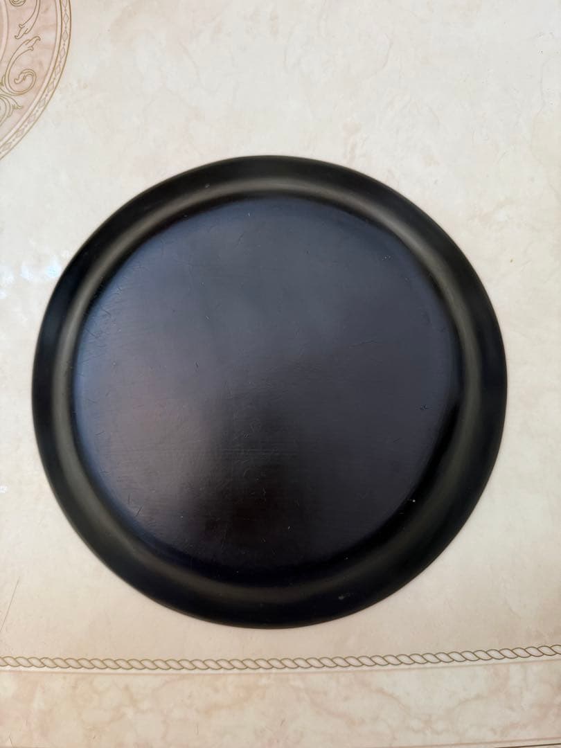 新品　赤い花彫刻の皿　手掘り