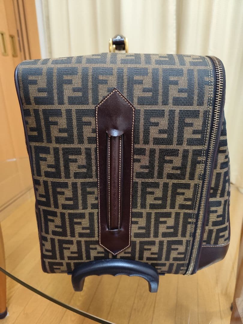 値下げ超貴重品FENDI　ズッカ柄の2輪大型 キャリーケース イタリア直営店購入