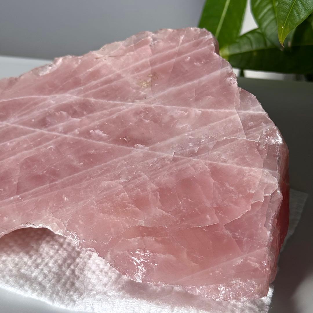 ローズクォーツ　原石　ラフロック　ブラジル産　1kg超え　天然石