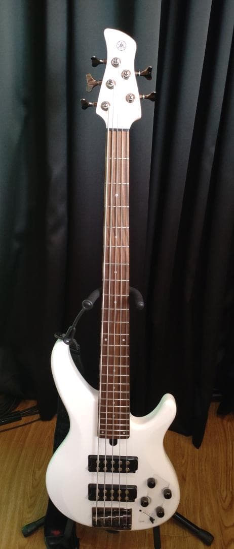 ★★ YAMAHA TRBX305 5弦ベース おまけ付き ★★