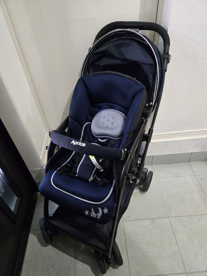 Apricaベビーカーソフィア　ネイビー
