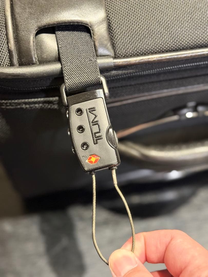 TUMI ブラック キャリーケース 23022D