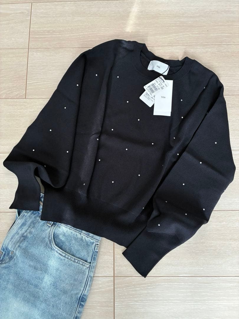 新品 可愛いです‼︎ 1.7万 Vin ラインストーン ニット シンプル 黒