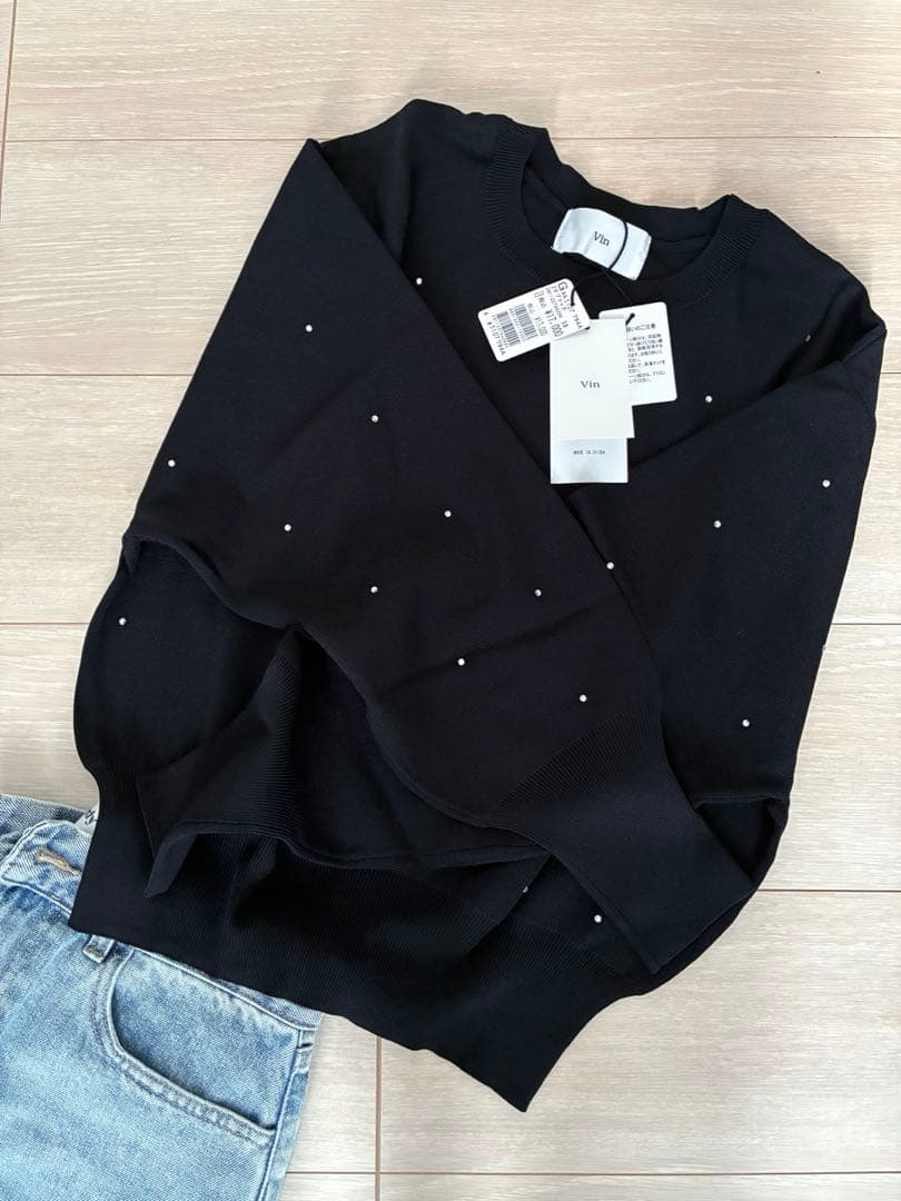 新品 可愛いです‼︎ 1.7万 Vin ラインストーン ニット シンプル 黒
