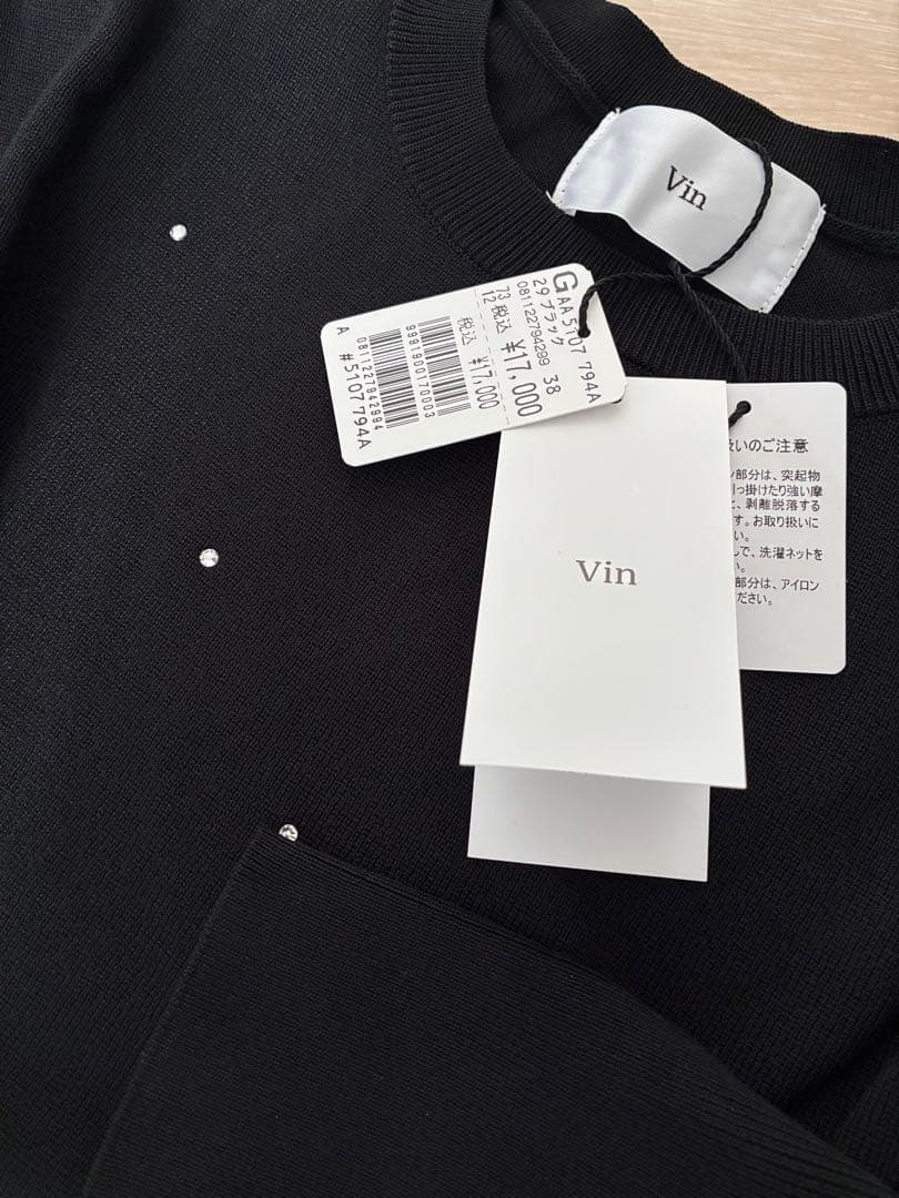 新品 可愛いです‼︎ 1.7万 Vin ラインストーン ニット シンプル 黒