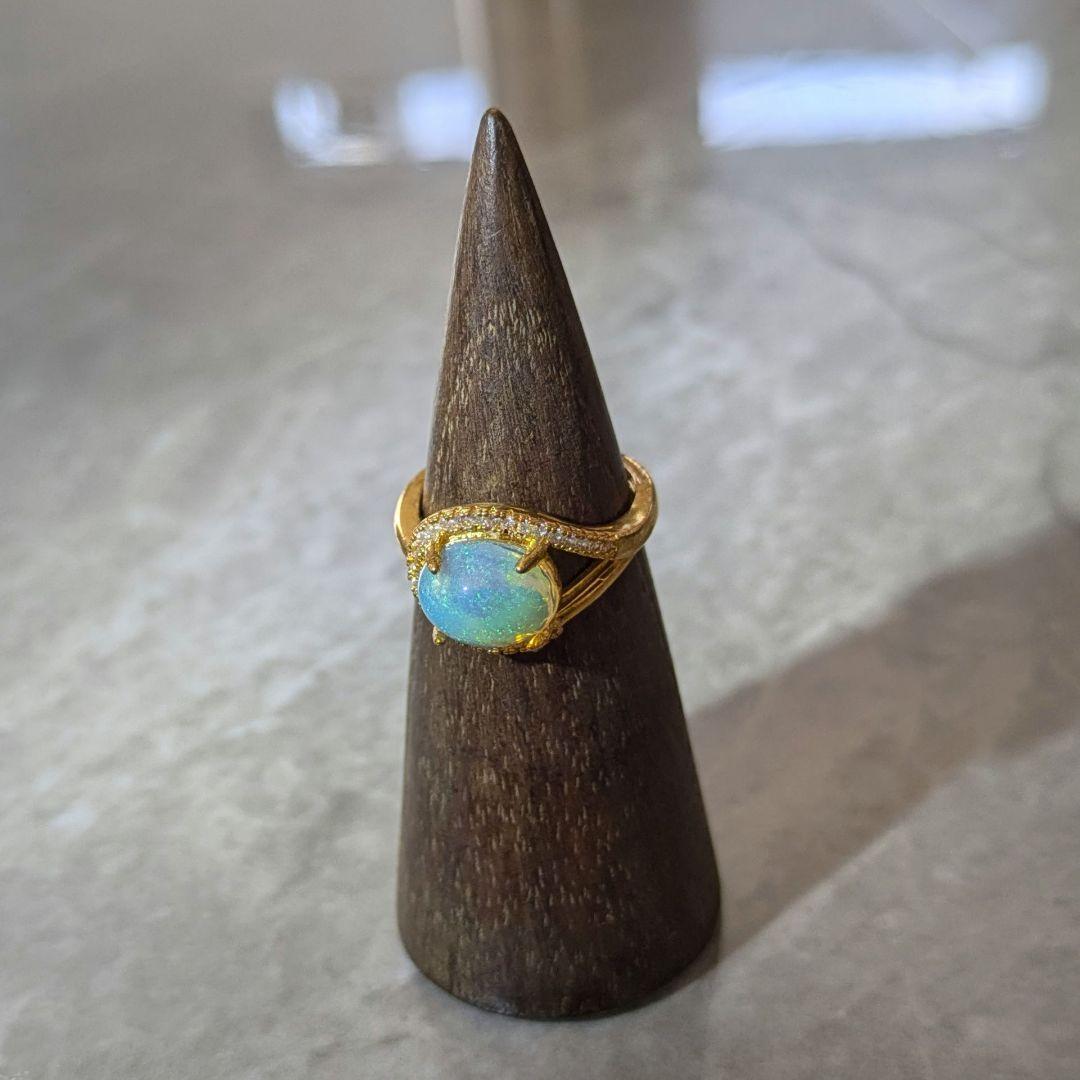 天然石大粒オパールピンファイア ゴールドカラーフリーサイズエレガントリング