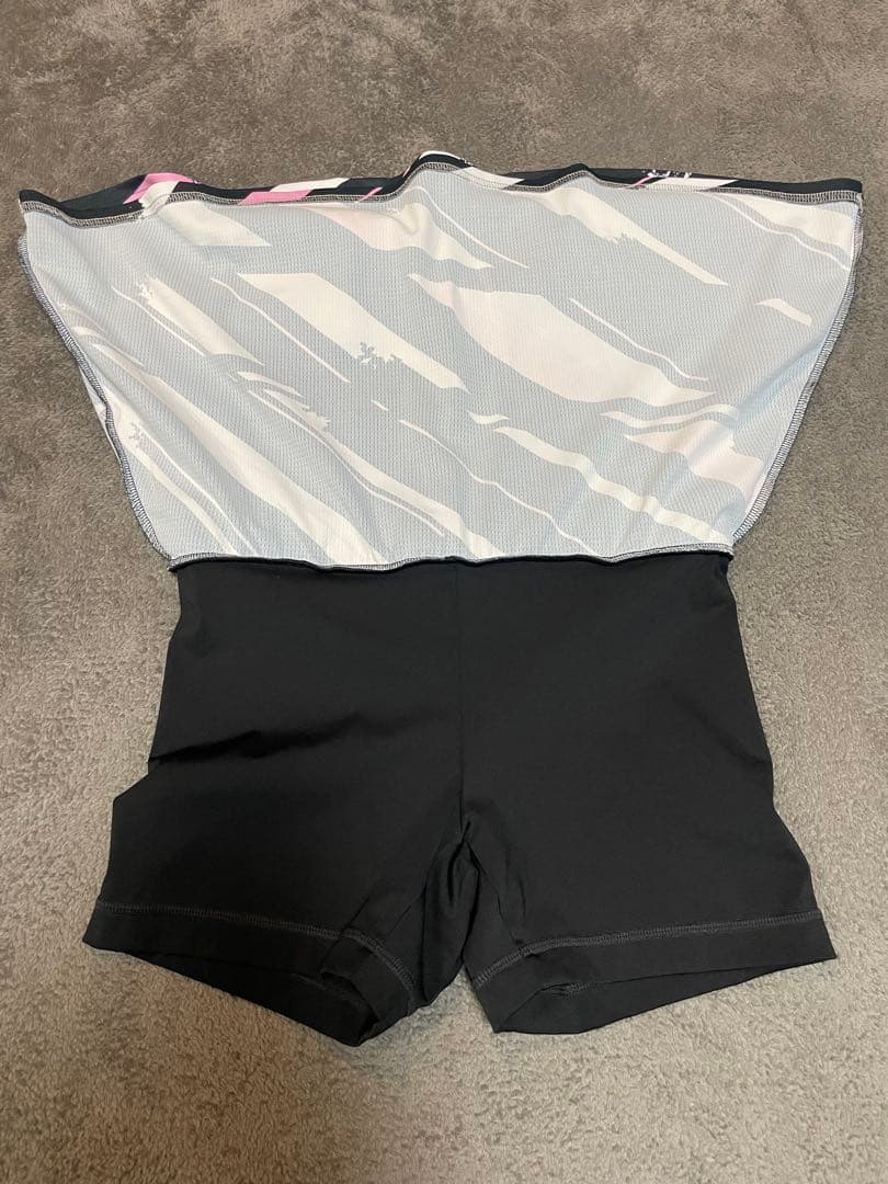 ヨネックス　ピンクユニフォーム上下セットＬサイズ