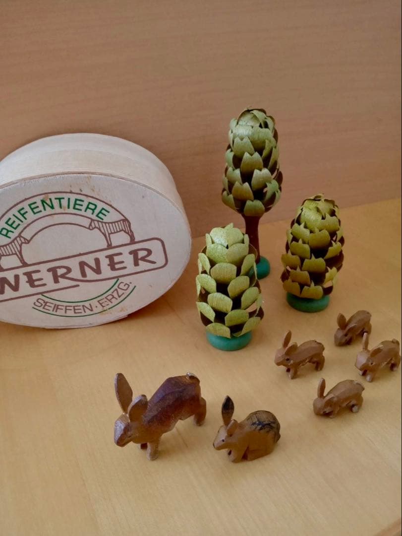 ドイツ　ザイフェン　わっぱ　木工品　ウサギの家族と木