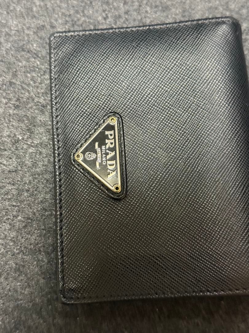 美品　PRADA サフィアーノレザー 二つ折り財布 ブラック