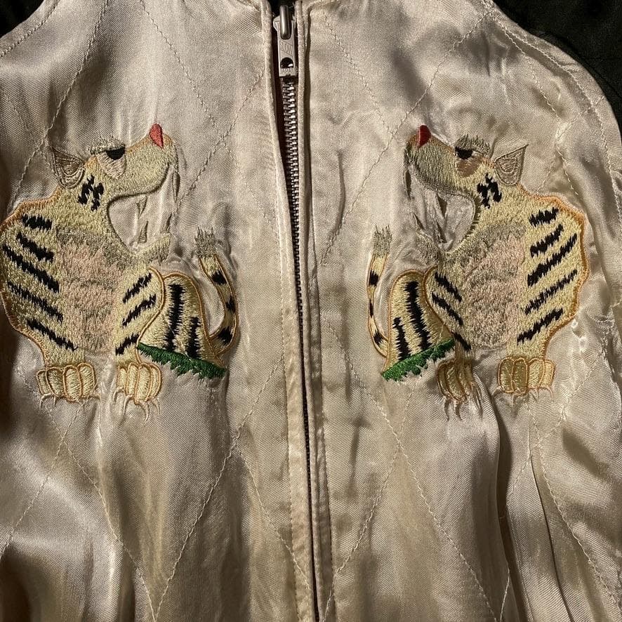 【ティー】花旅楽団 SCRIPT スカジャン リバーシブル 大阪 虎 鷲